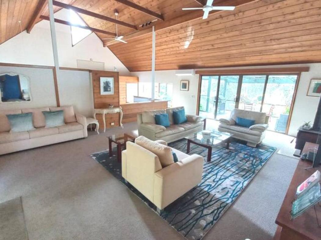 Lake Russell Retreat Emerald Beach Esterno foto